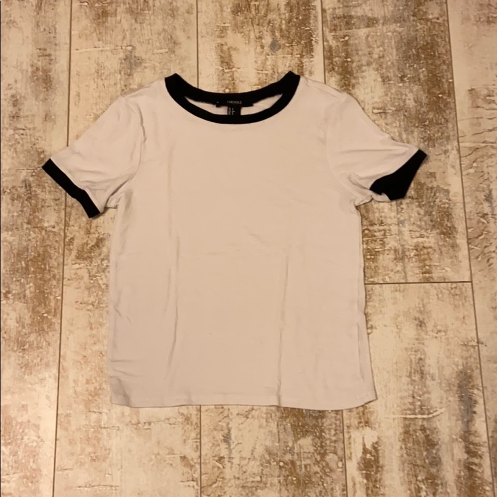 White ribbed tee w black details/S/Forever 21